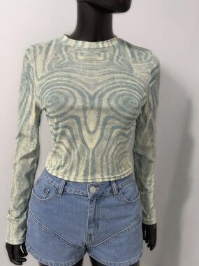 Wavy Print Long-Sleeve Crop Top - Light Sage